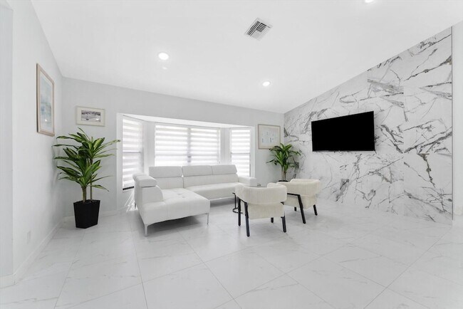 Building Photo - 13947 Geranium Pl