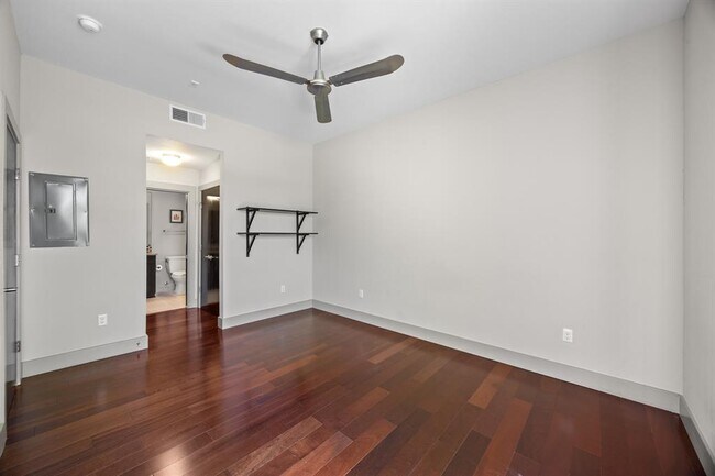 Building Photo - 1320 Robert Browning St