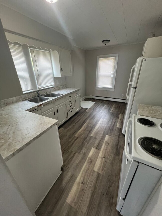 Building Photo - 2 bedroom 1 bath home