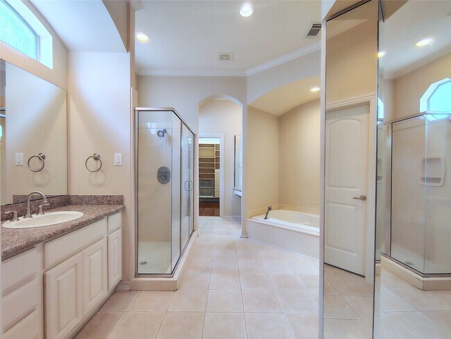 Building Photo - 5606 Grandwood Ln