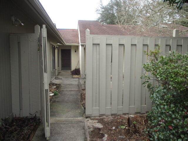 Building Photo - 700 Bay Dr