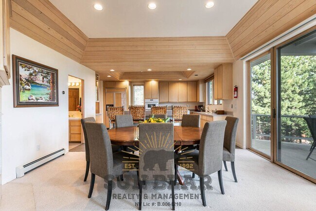 Building Photo - Beautiful Home w Peek Lakeview!