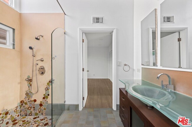 Building Photo - 2316 Strongs Dr