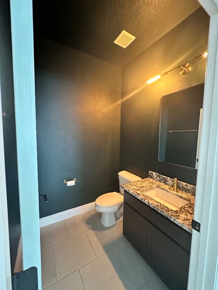 Building Photo - 16128 Mead St