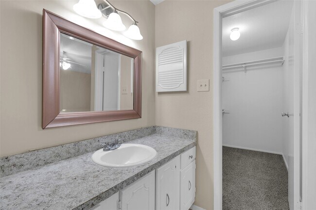 Building Photo - 14911 Wunderlich Dr