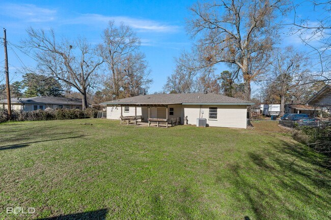 Building Photo - 1009 Dale Dr