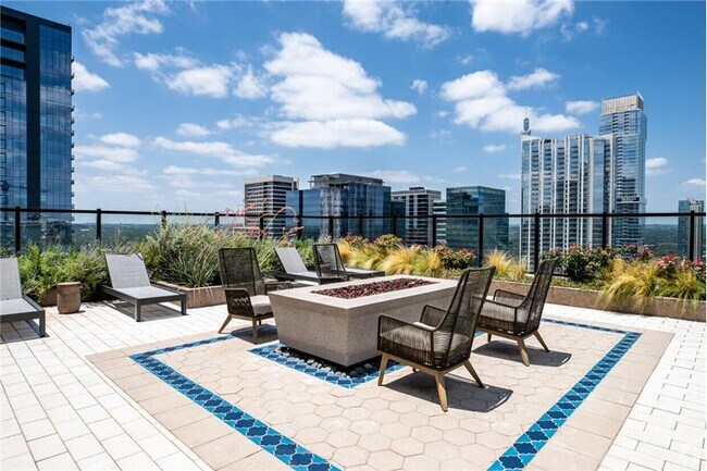 Building Photo - 402 Guadalupe St