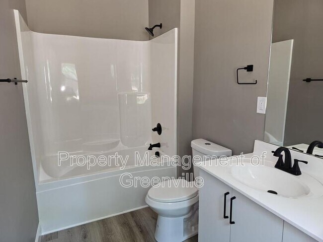 Building Photo - 305 Appian Dr