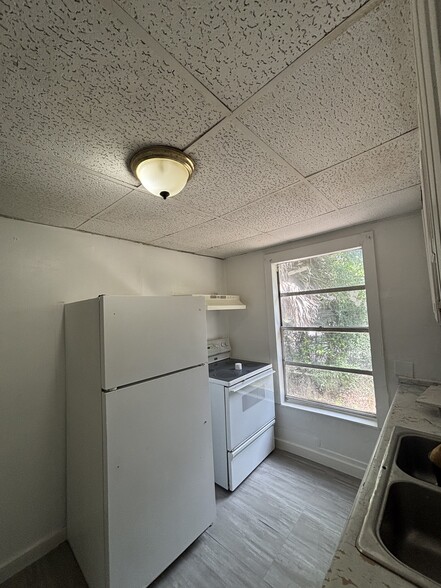 Building Photo - 8410 N Elmer St