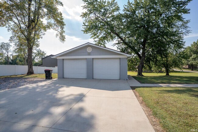 Building Photo - Blue Bungalow on the Northside