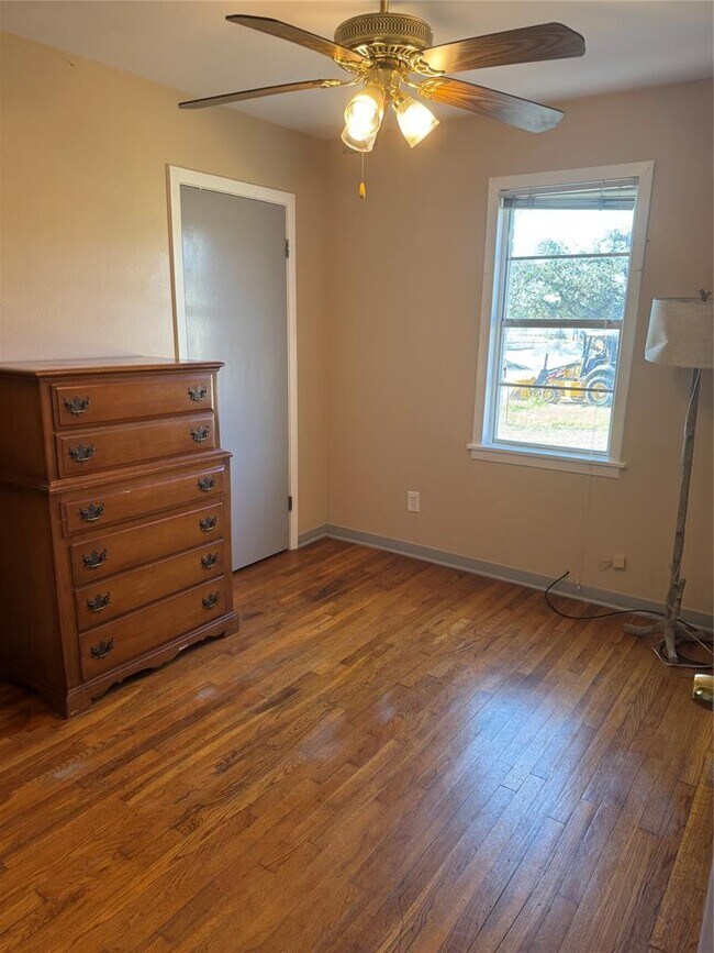 Building Photo - 5300 US-290