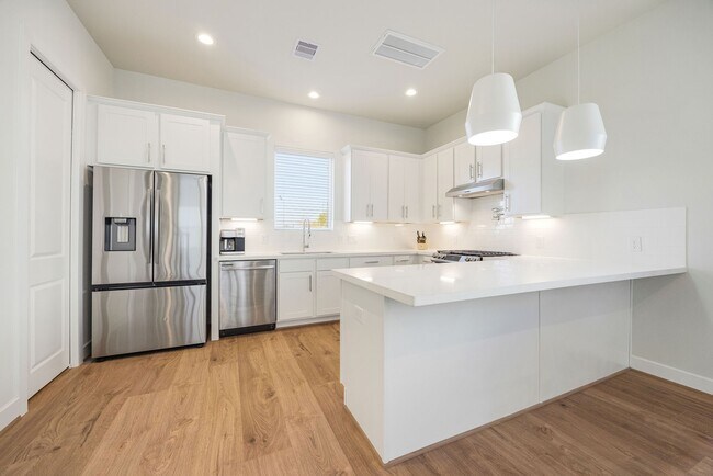 Building Photo - 6302 Chelsea Falls Ln