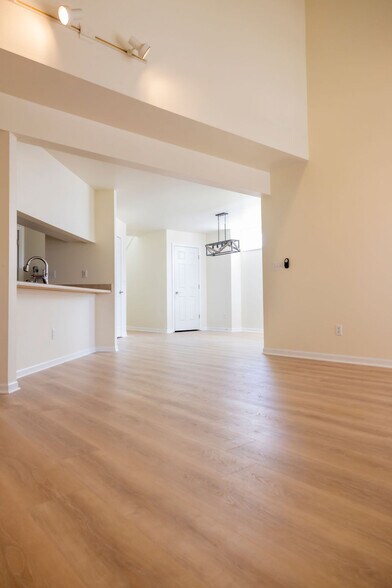 Building Photo - 984 22nd Ave