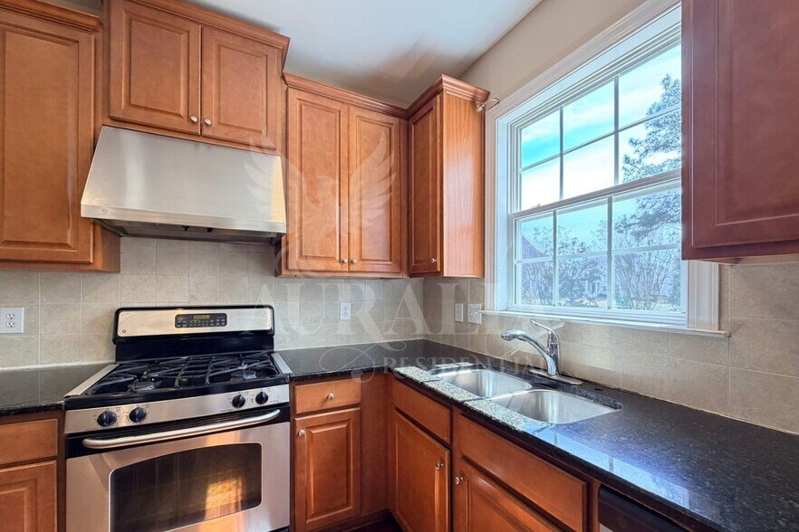 Building Photo - 101 Scotlow Way