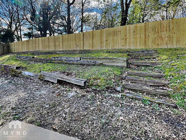 Building Photo - 5685 Burnette Cove