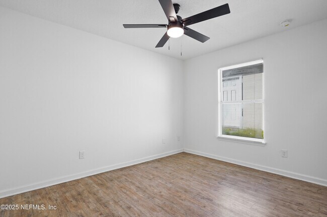 Building Photo - 8431 India Ave