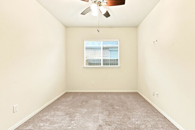 Building Photo - 24418 Lakecrest Bend Dr