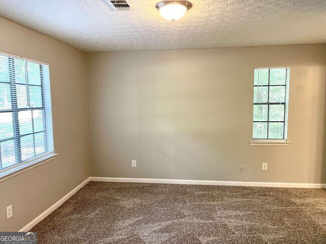 Building Photo - 415 Hillsdale Dr
