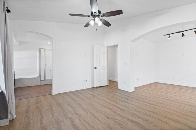 Building Photo - 1572 S Bridle Path Loop