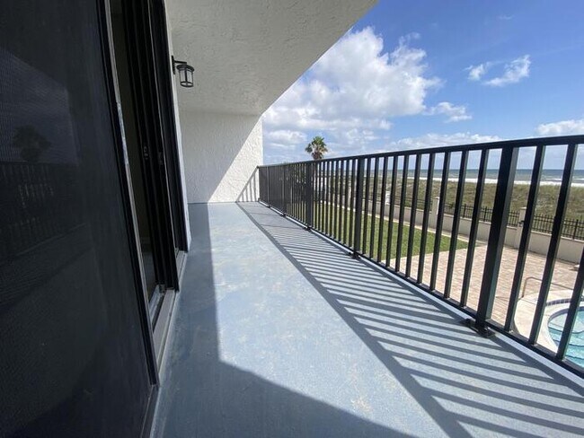 Building Photo - 275 1st St S