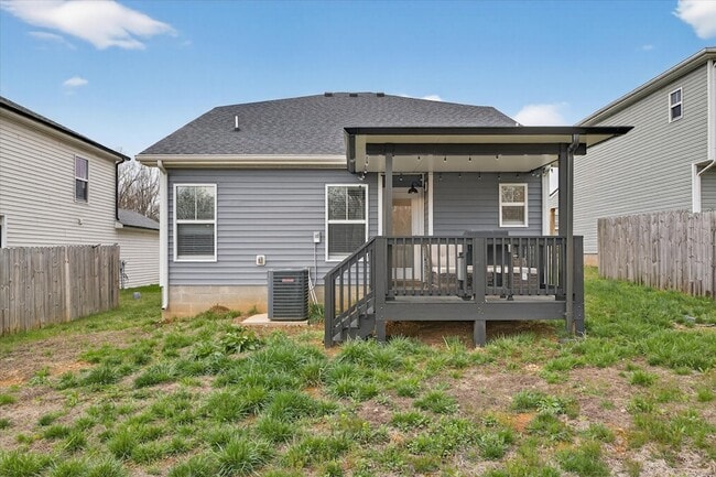 Building Photo - 409 Hillside Dr