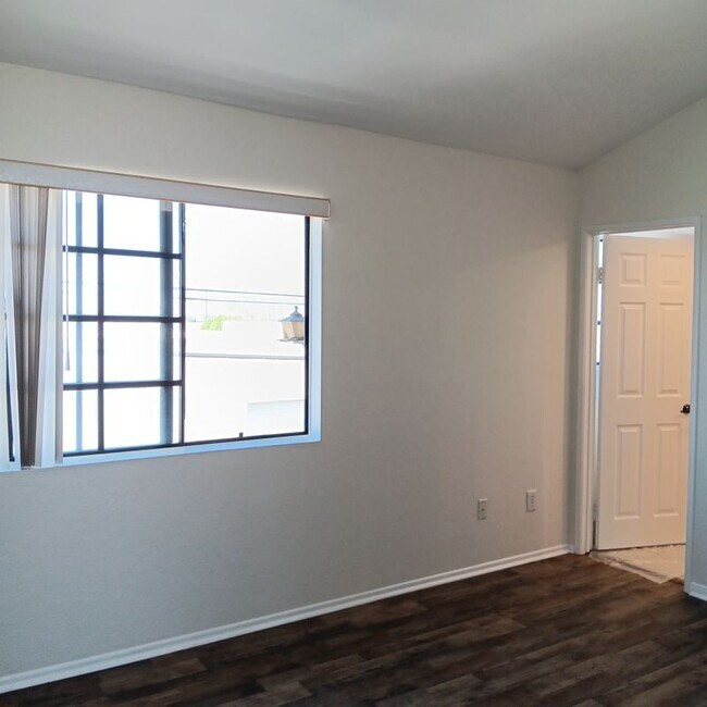 Building Photo - 1419 W 179th St