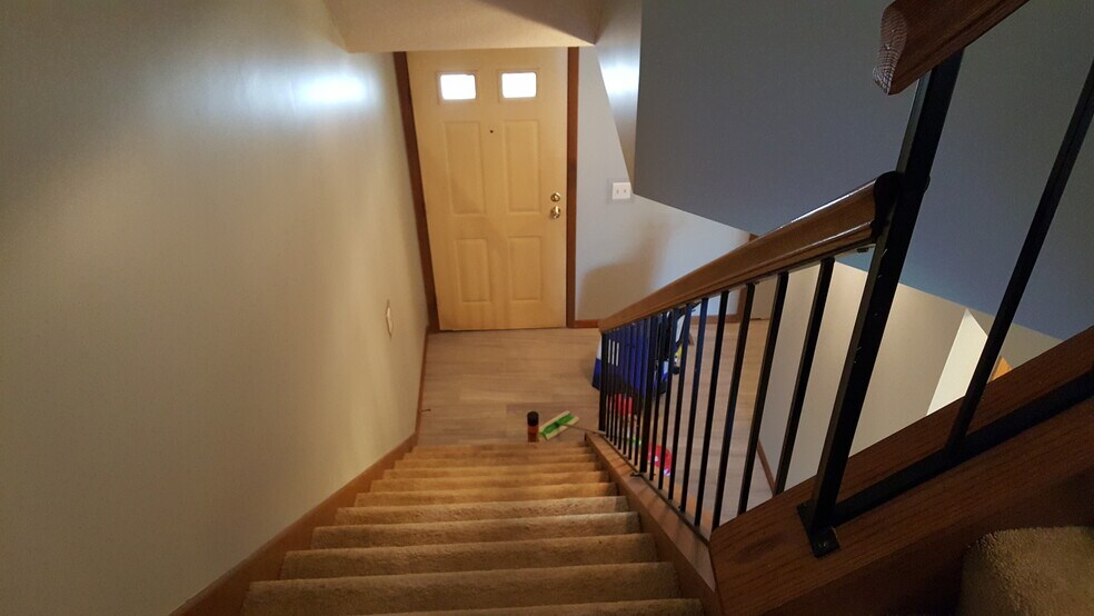 Building Photo - 4159 Maureen Dr NE