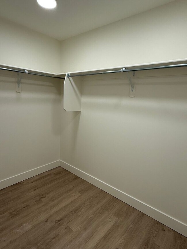 Building Photo - Valley Apartments