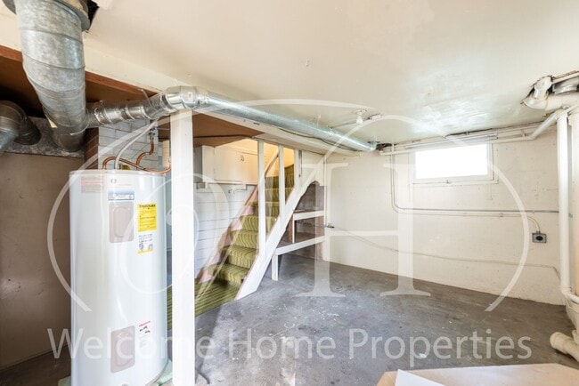 Building Photo - 120 SE 2nd St