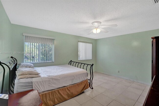 Building Photo - 1726 SW 110th Terrace