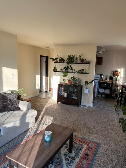 Building Photo - 708 Court of Birch