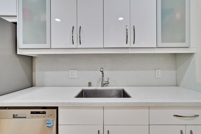 Building Photo - 505 Cypress Point Dr