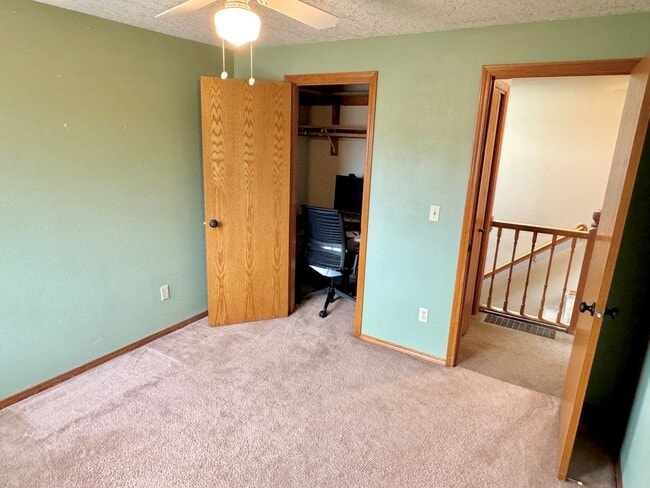 Building Photo - Linwood Neighborhood, Milwaukie Home on Quiet Cul-de-sac, 2 Car Garage, A/C, Huge Fenced Backyard