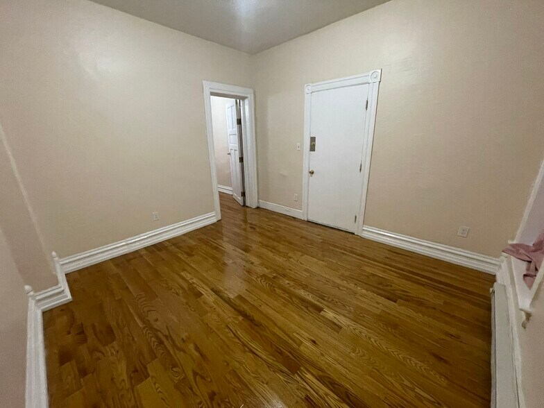 Building Photo - 706 N 6th St