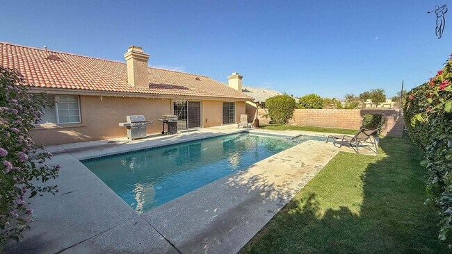Building Photo - 78835 Lowe Dr