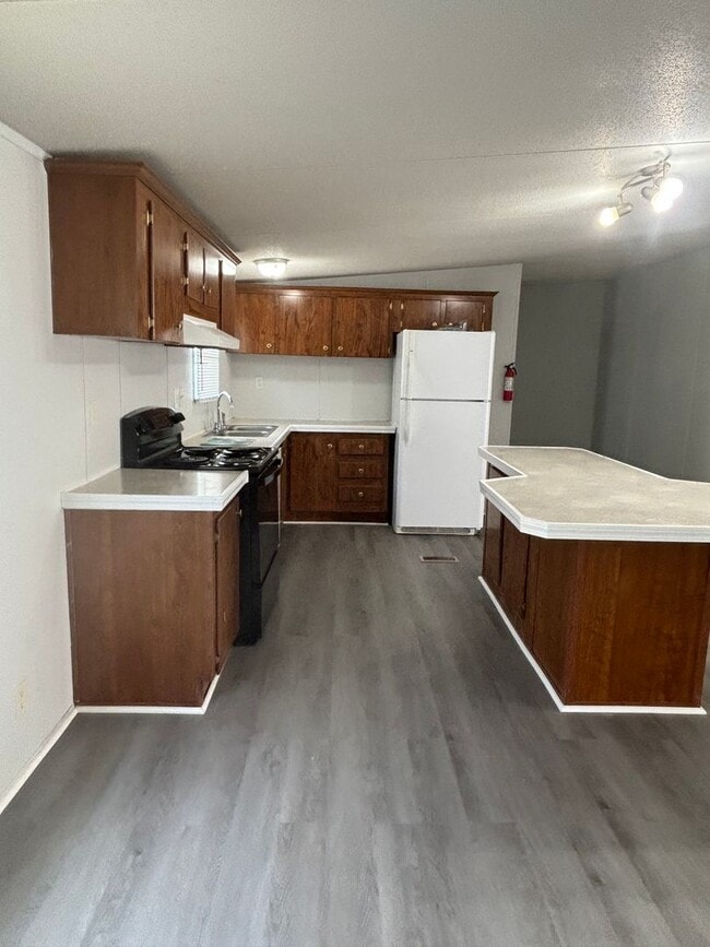 Building Photo - Wedgefield Community