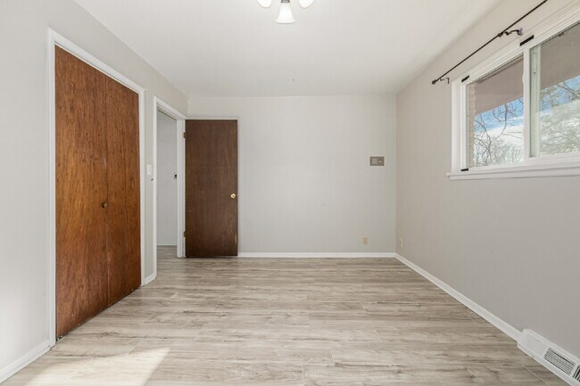 Building Photo - Great 3 Bed 3 Bath Hilltop Home for rent.