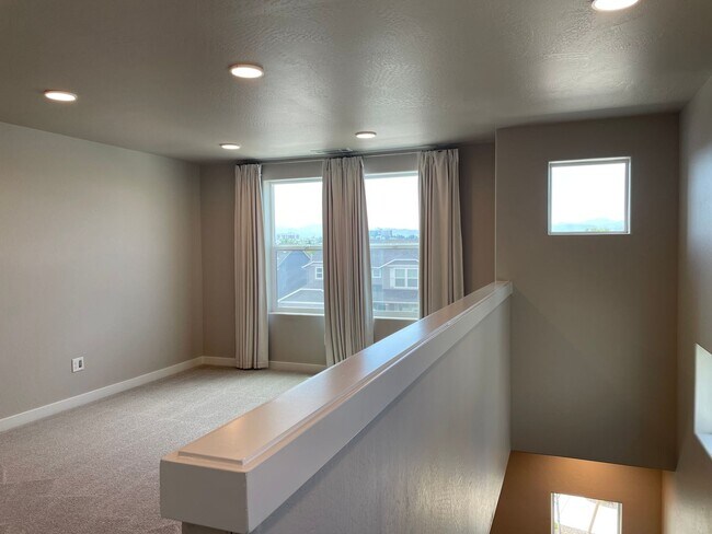 Building Photo - 1131 Rutherford Dr