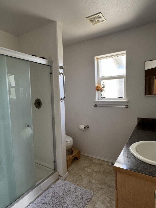 Building Photo - 1165 E 19th N St