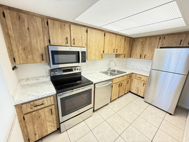 Building Photo - Charming 1-Bedroom Spacious Retreat in Bra...