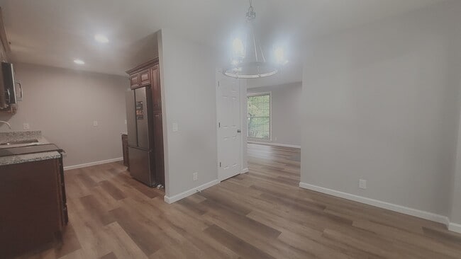 Building Photo - 910 Rexdale Dr