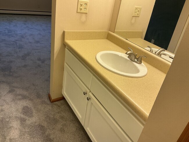 Building Photo - Brown Deer 2BR/1.5 Bath – Heat & Hot Water Included w/ Underground Parking!!!!