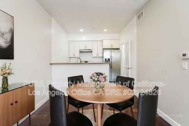 Building Photo - 11740 Vanowen St