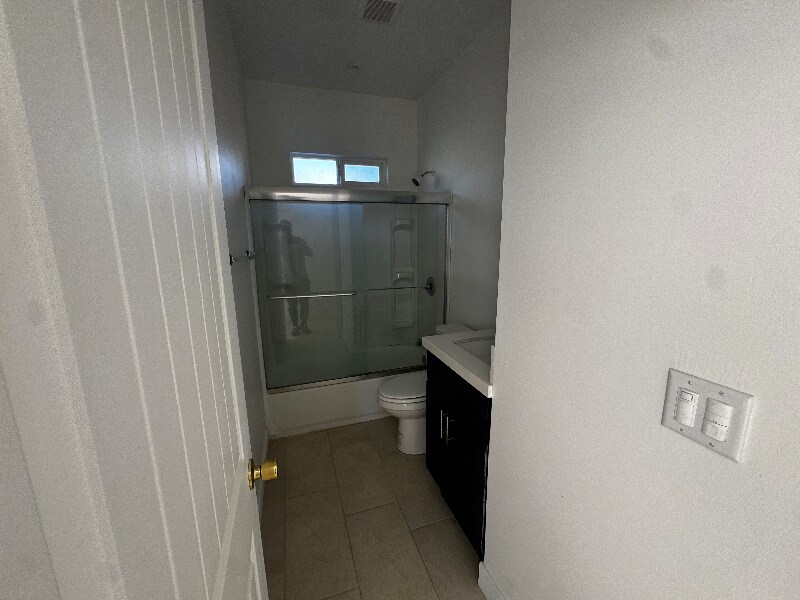 Building Photo - 1764 W 28th St