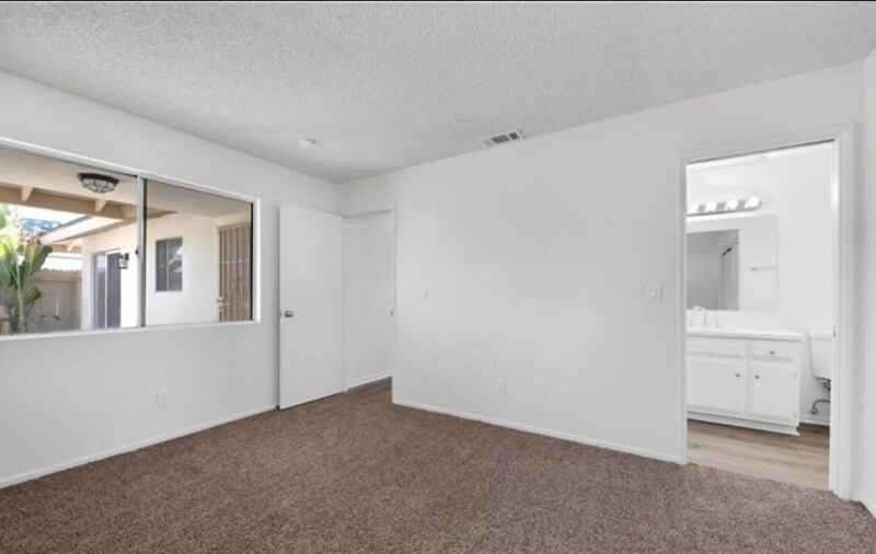 Building Photo - 41026 Beachwood Ave