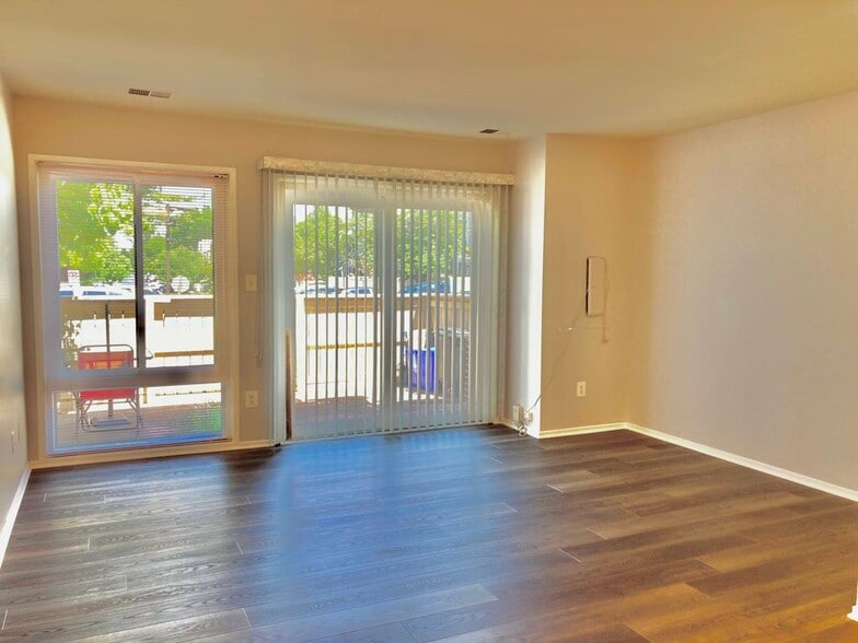 Building Photo - 10260 Ridgeline Dr