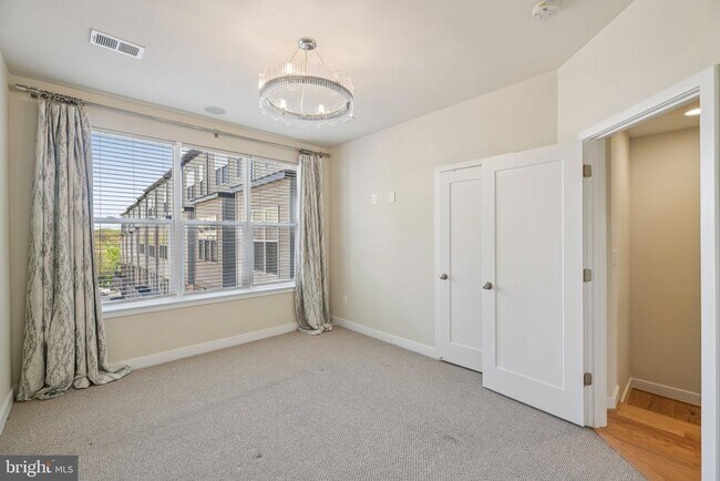 Building Photo - 5627 45th Ave