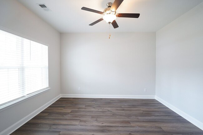 Building Photo - Coming Available!