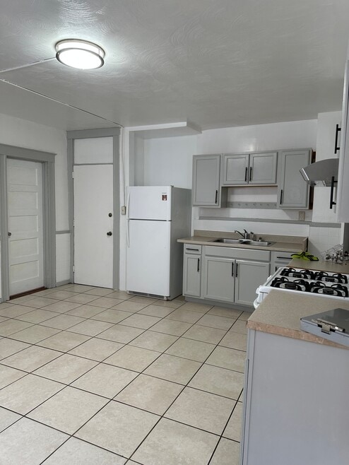 Building Photo - 37 Lyman St