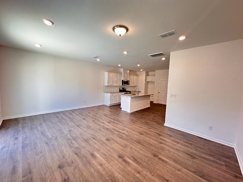 Building Photo - 3550 Secrest Lndg